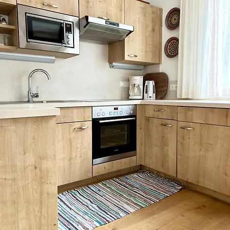 Traumhafte Mit Grosser Terrasse גרוסארל